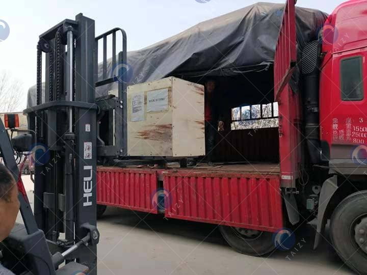loading of wooden case 
