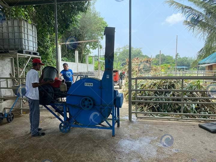 customers purchasing silage chopper